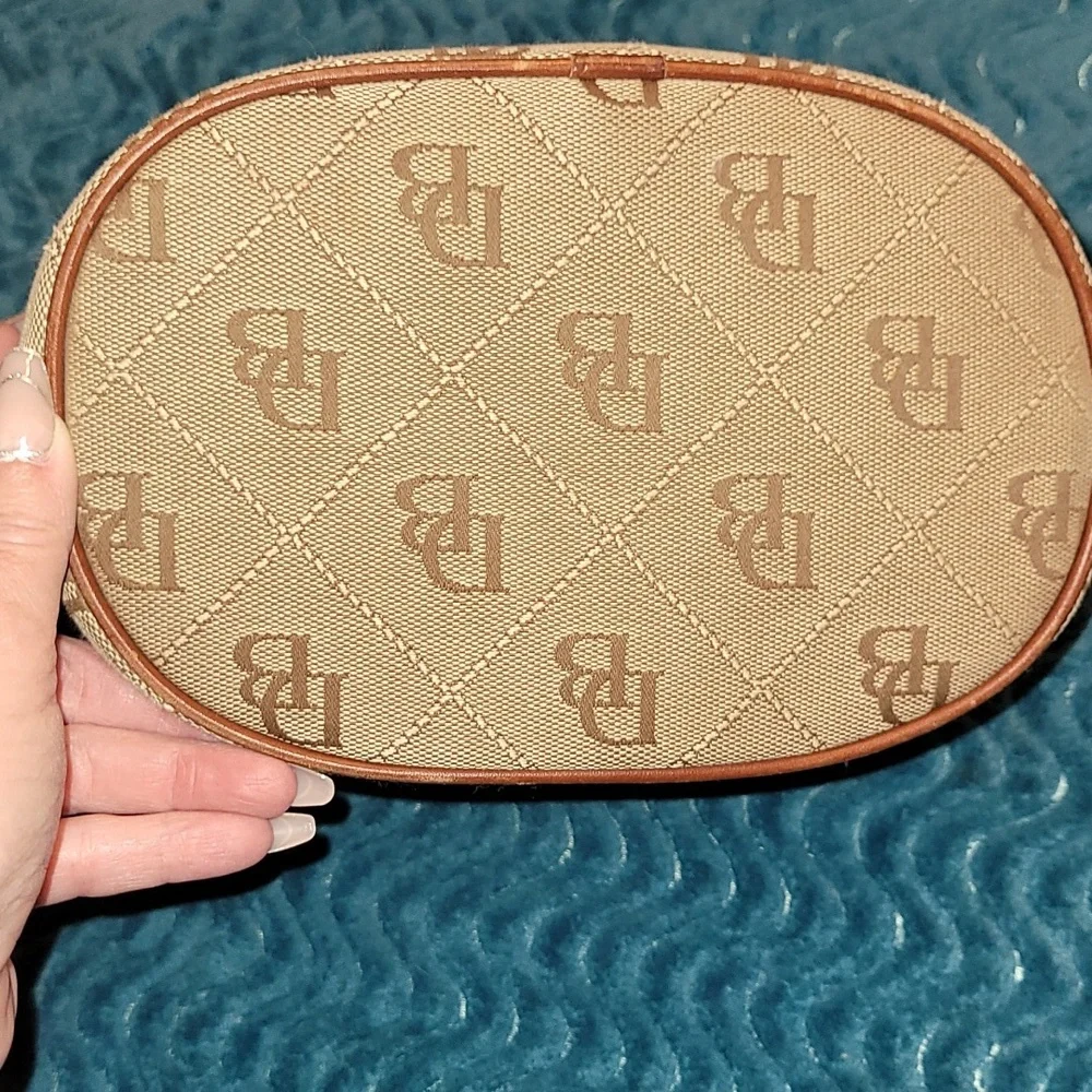 DOONEY & BOURKE CANVAS WITH LEATHER HANDBAG - Picture 4 of 9